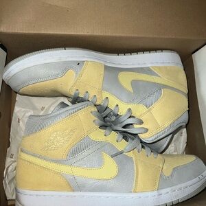 Jordan Men's Sneakers in Yellow and Gray